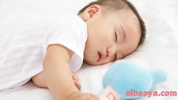 婴儿睡姿_分享5个月脑瘫婴儿睡姿真实图片,w式、蛙位最为常见要注意