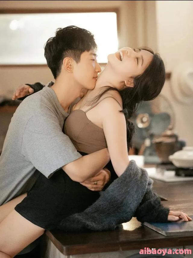 舌头伸进去添的我爽高潮,不断增加男人的快感